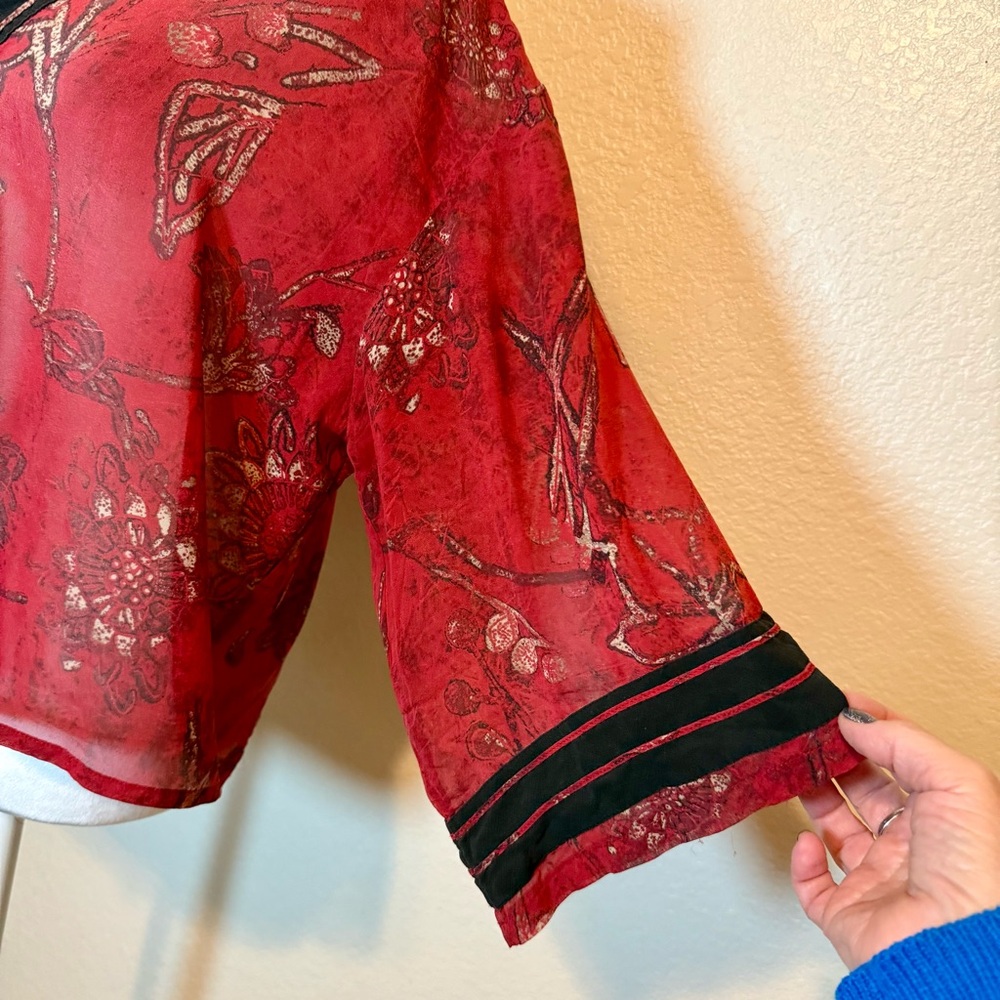 Chico’s Sheer Silk Shrunken Kimono Top Jacket Shacket Red Black Size Medium - Picture 4 of 14